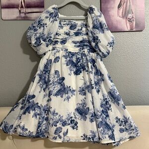Abercrombie girl Dress 7/8 years cotton pre loved blue white floral